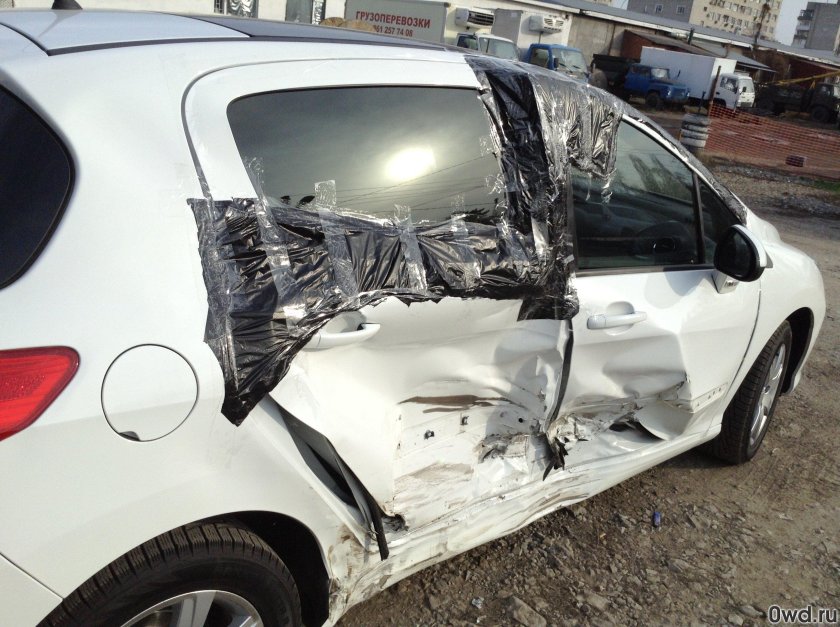 Битый Пежо 308