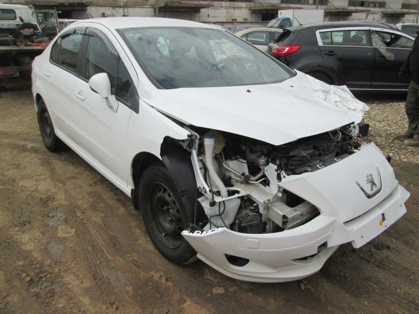 Пежо 408 битый