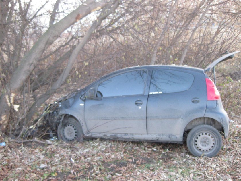 Peugeot 107 фиолетовый ДТП