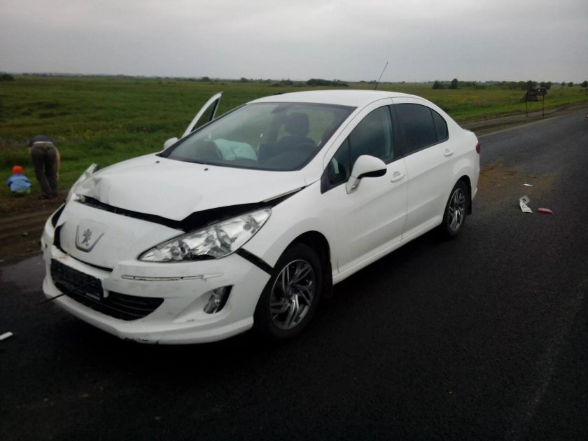 Пежо 408 белый