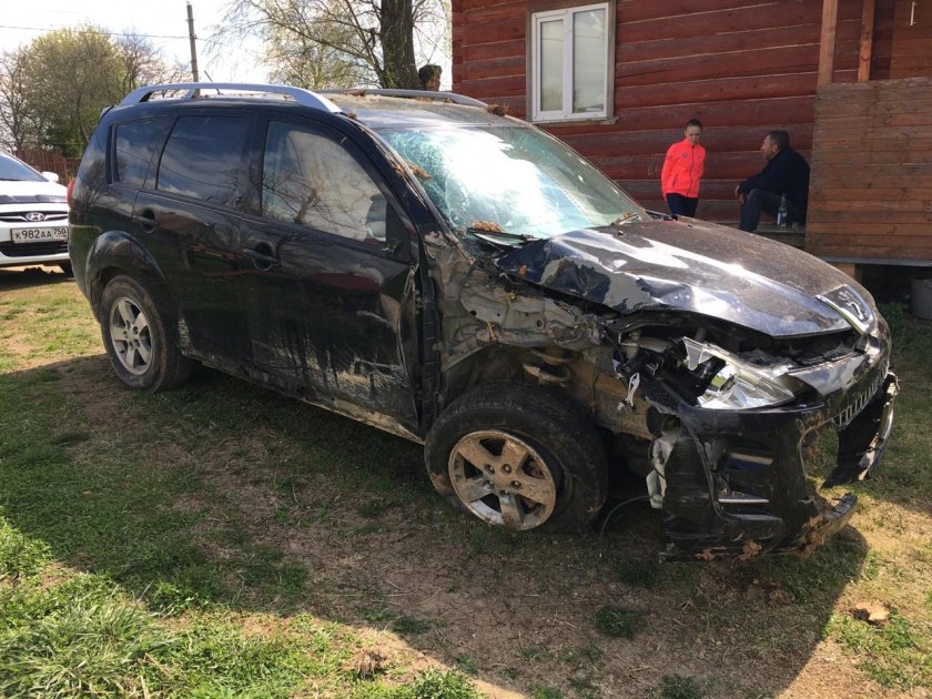 Разбитое Пежо 3008