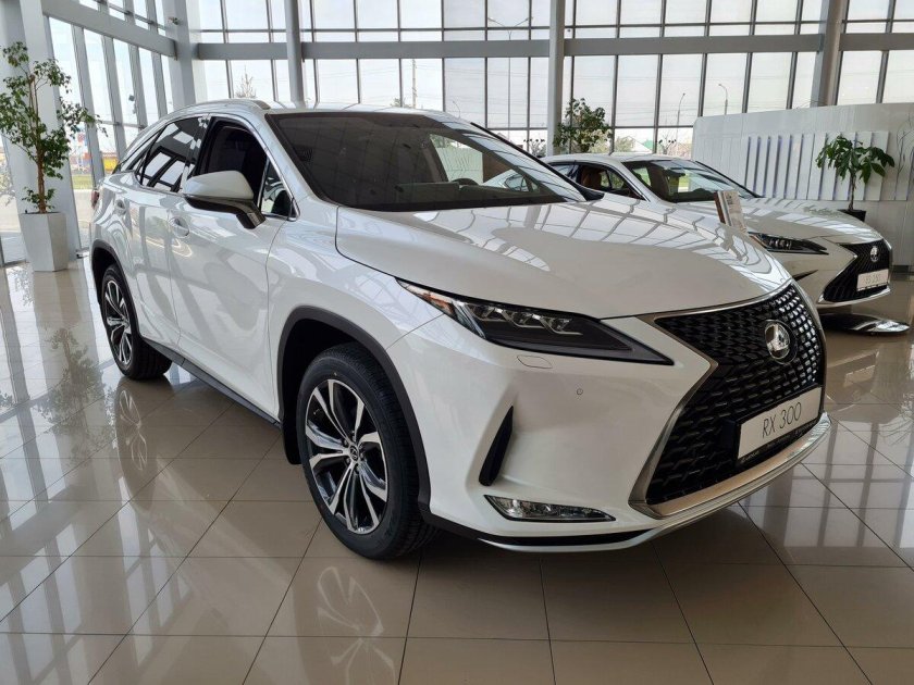 Lexus RX 2022 белая