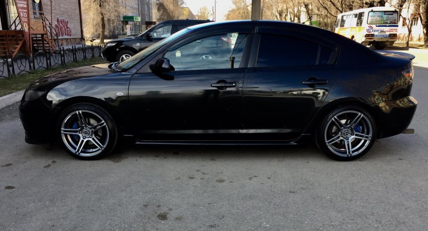 Mazda 3 BK седан r17