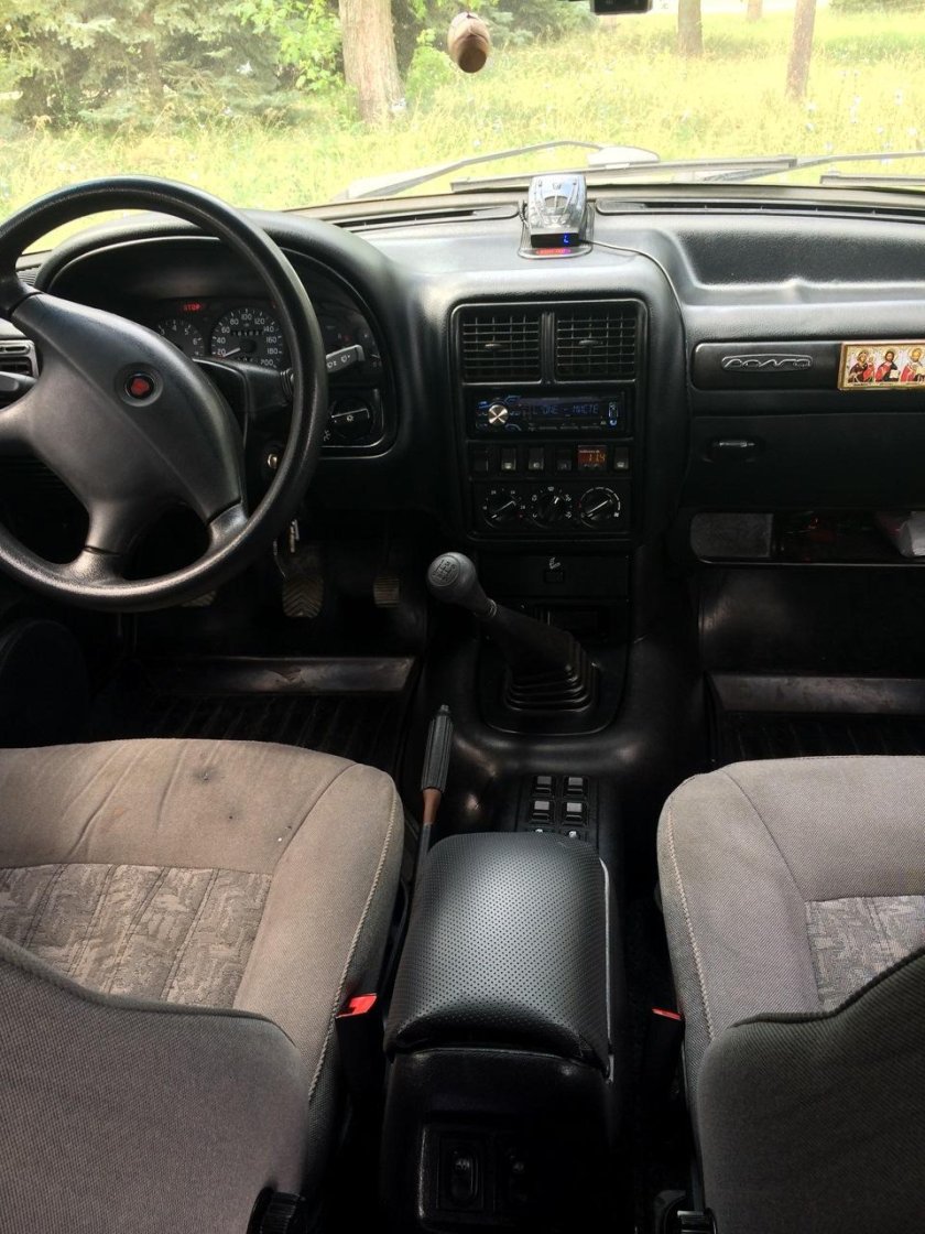 ГАЗ 31105 салон