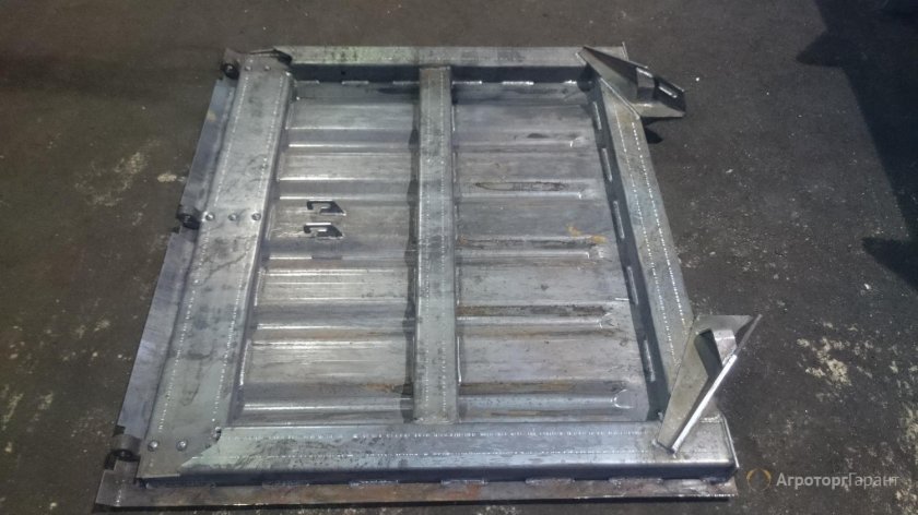 Крышка разгрузочного люка полувагона