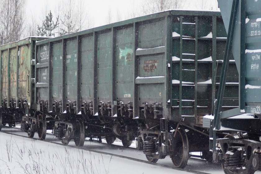 Полувагон с разгрузочными люками 12-6744