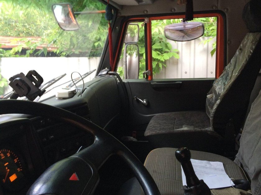 КАМАЗ 65115 салон кабины