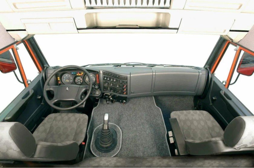 КАМАЗ 65115 кабина внутри