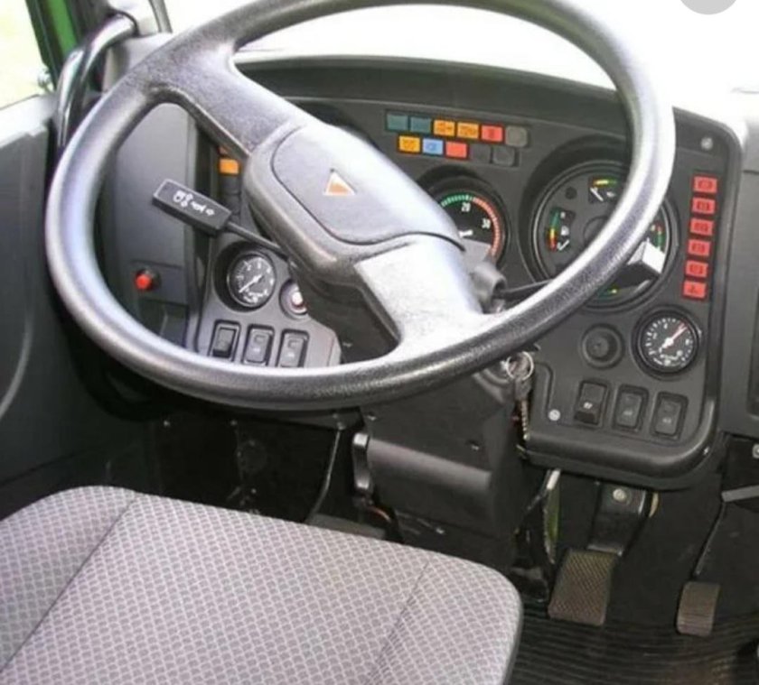КАМАЗ 65115 салон кабины