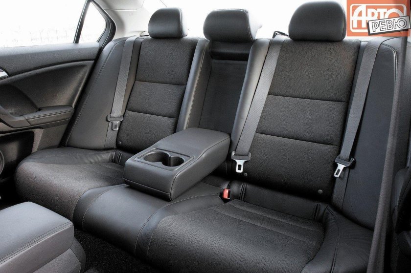 Хонда Аккорд 7 салон сзади