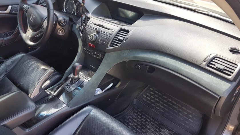 Accord 8 алькантара