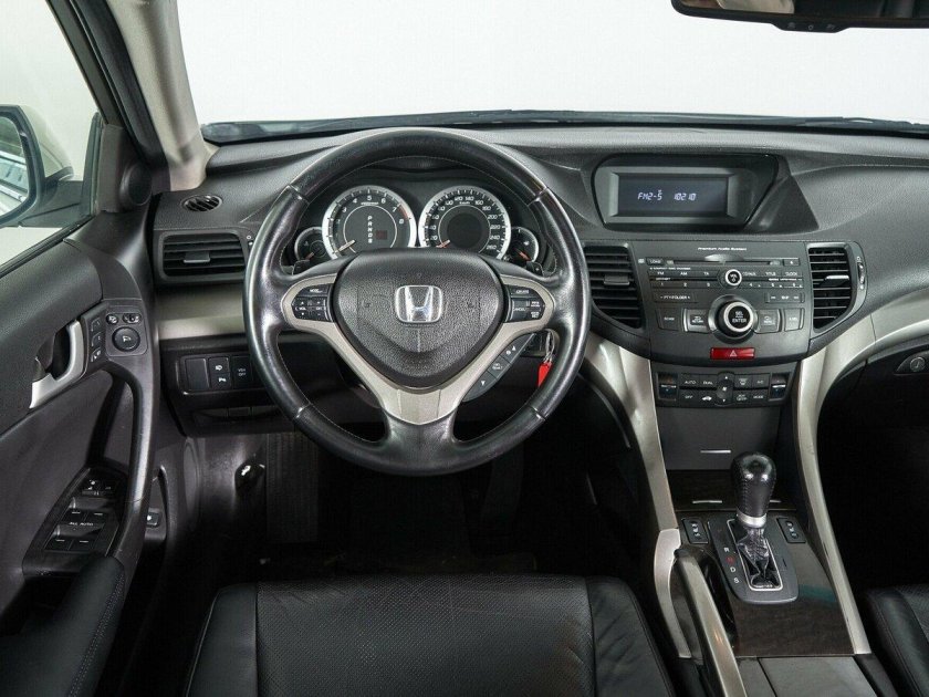 Хонда Аккорд 8 Рестайлинг салон