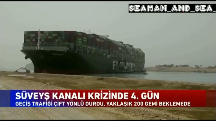 Судно село на мель в Суэцком канале