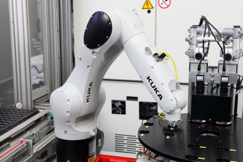 Промышленный робот манипулятор kuka