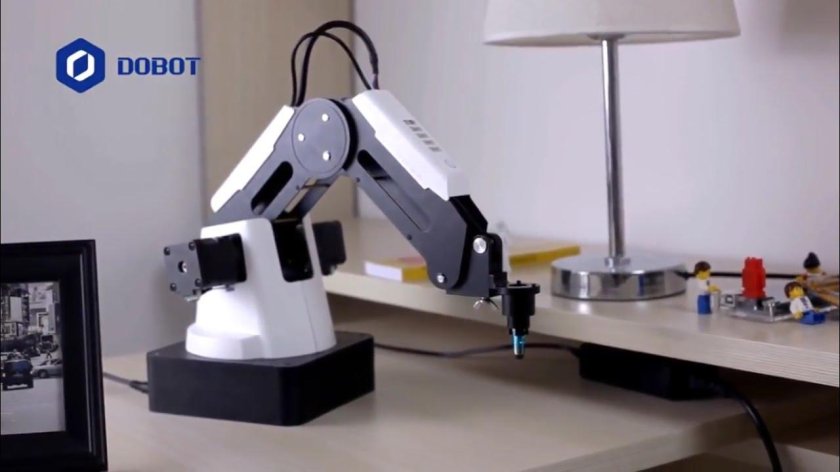 Dobot робот манипулятор