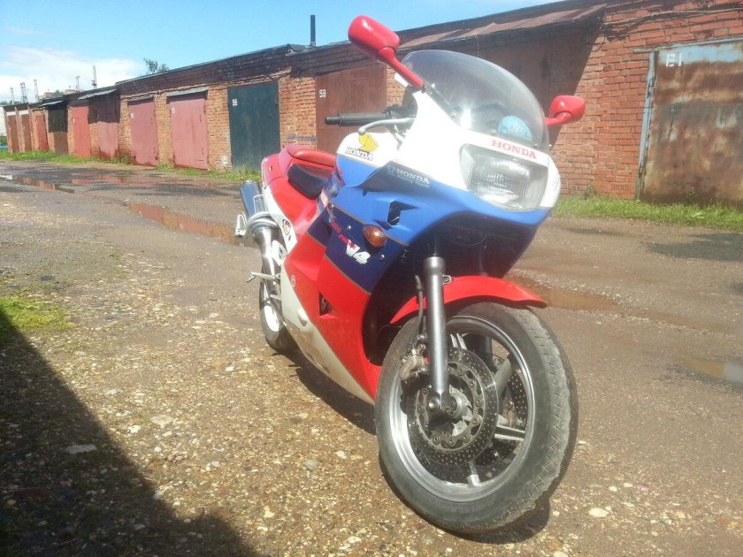 Honda VFR 400 nc24