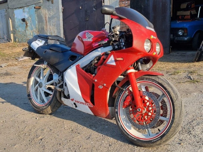 Мотоцикл Honda VFR 400 серо красный