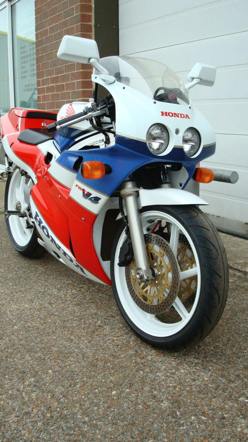 Honda VFR 400 RR