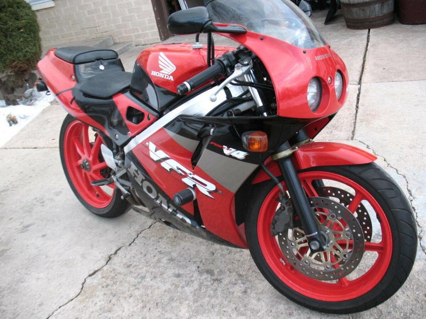 Honda VFR 400 красная