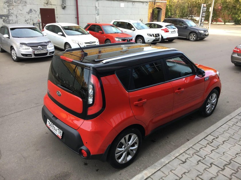 Киа соул красная с черной крышей