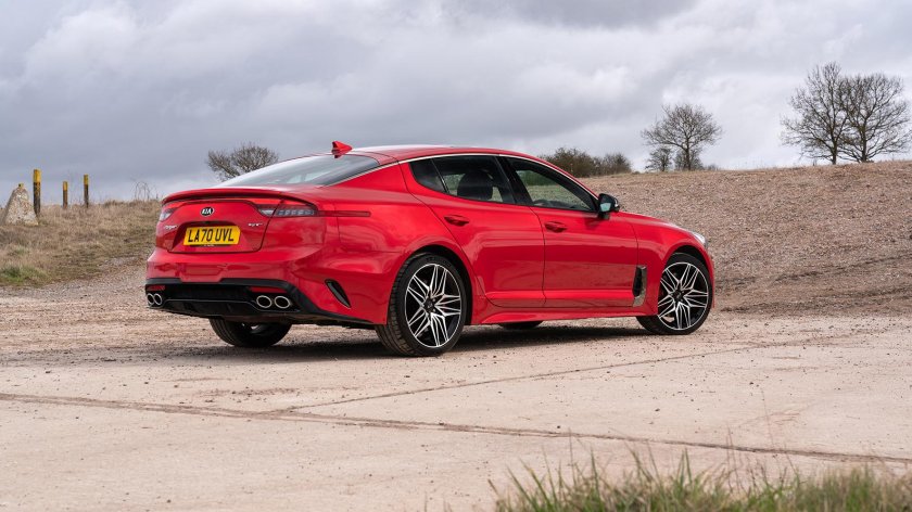 Киа Стингер сзади