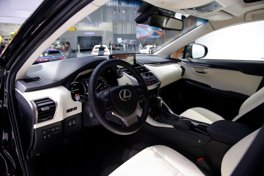 Lexus NX белый салон
