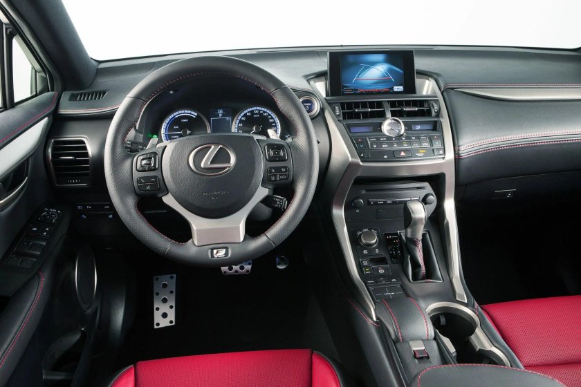 Lexus кроссовер nx200 салон