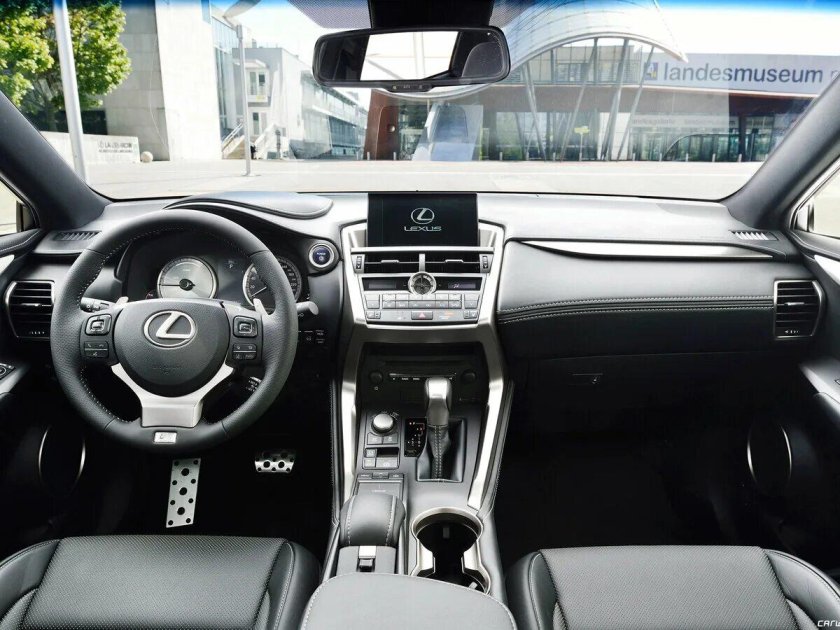 Lexus NX 300h салон