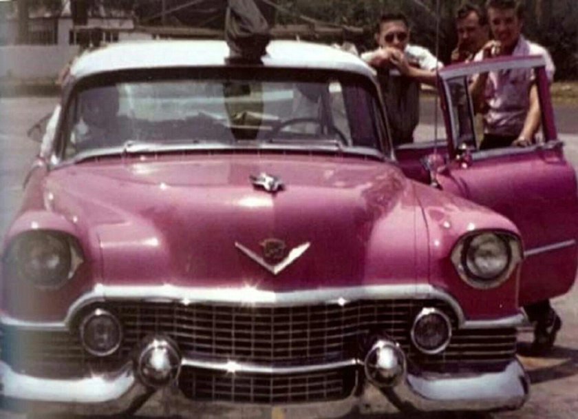 Машина Элвиса Пресли розовый Кадиллак