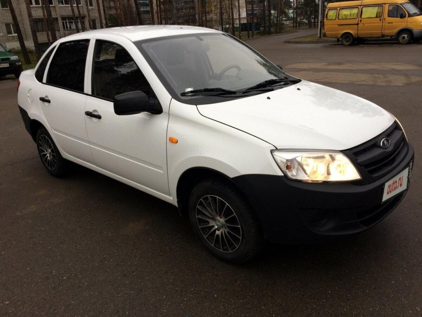 Лада Гранта стандарт белая