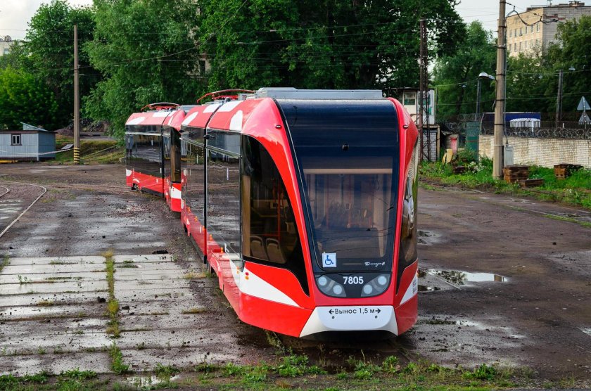 Трамвай богатырь м в Санкт-Петербурге