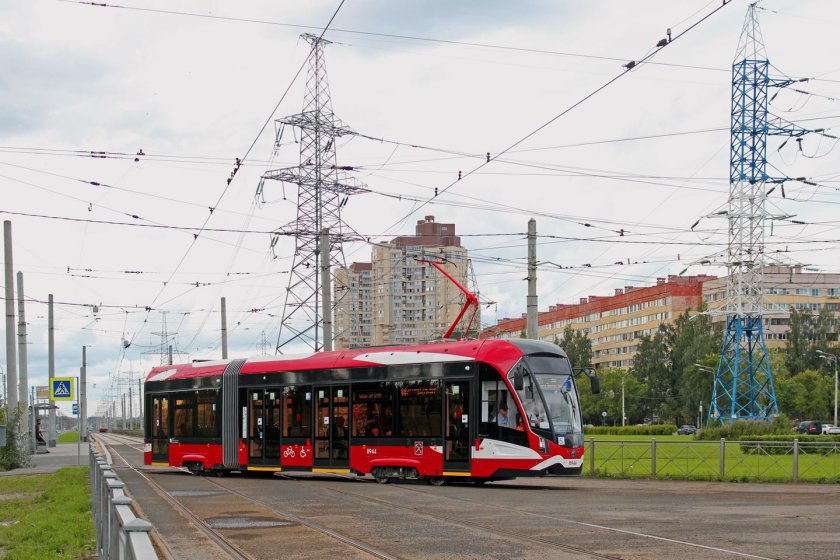 Трамвай богатырь м в Санкт-Петербурге