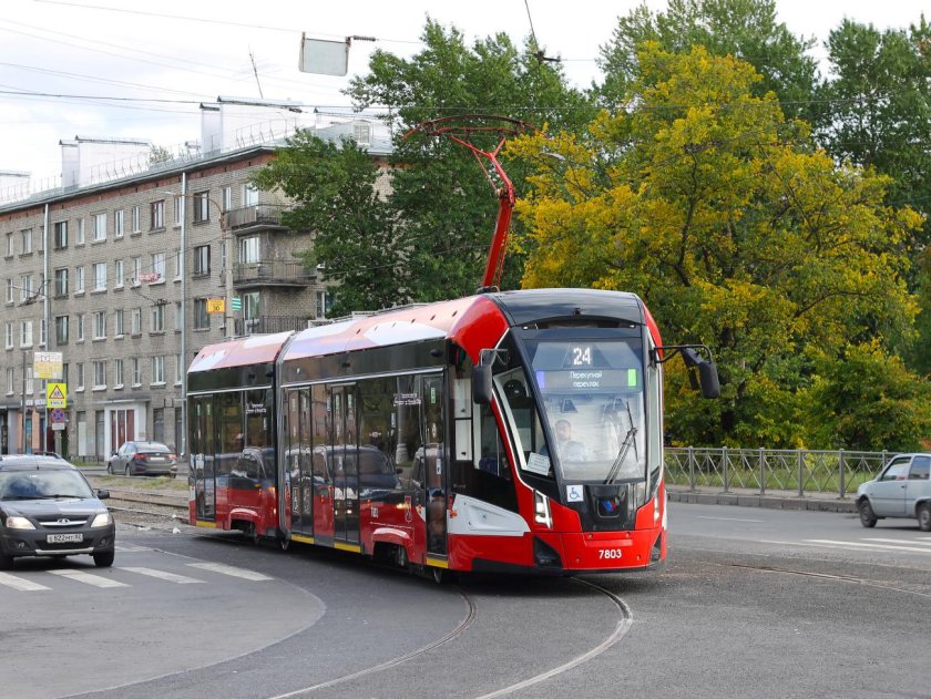 Трамвай богатырь м в Санкт-Петербурге