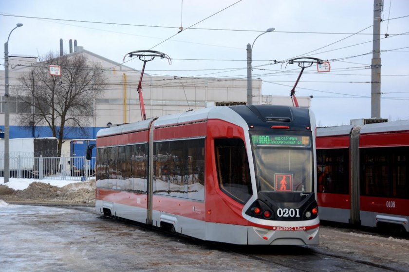 Трамвай с кабиной на крыше