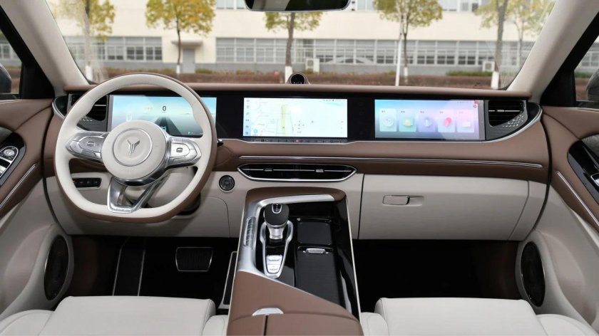 Китайский электромобиль voyah free