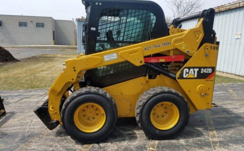 Мини-погрузчик Cat 242d