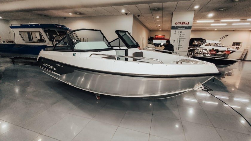 Лодка Виктори 515