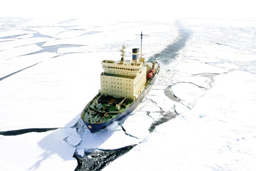 След от ледокола