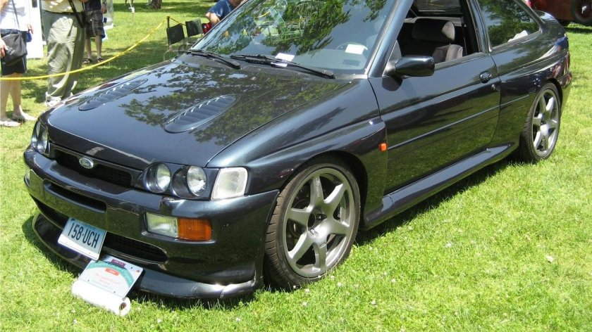 Форд Cosworth RS