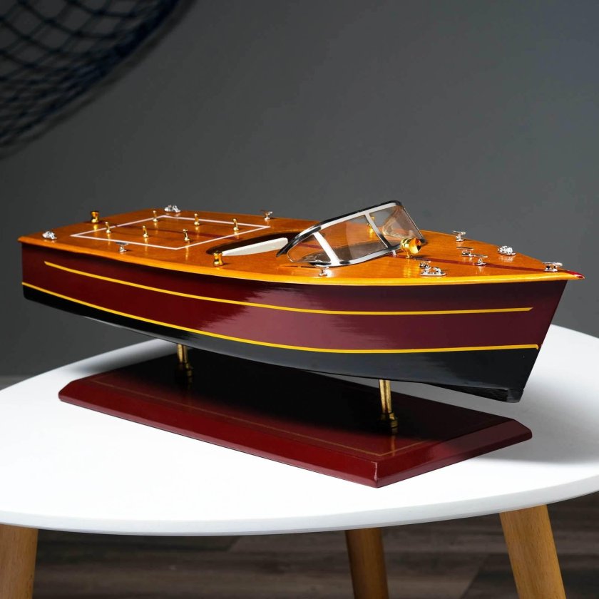 Катер фигурка