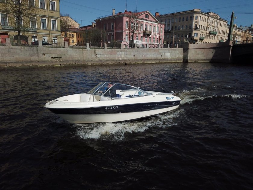 Прогулочная лодка