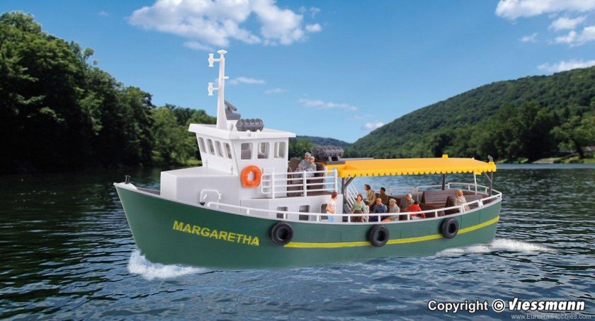 Модель прогулочного катера