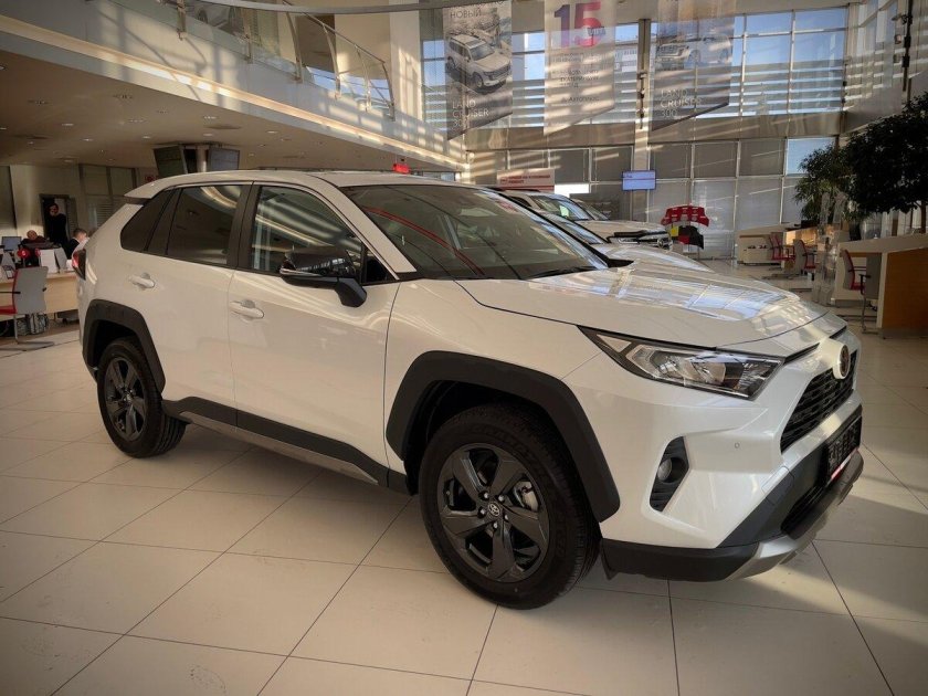 Тойота рав 4 белый перламутр 2021