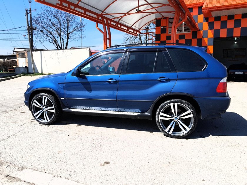 BMW x5 e53 r22