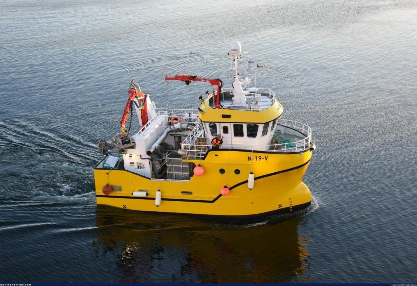 Сейнер-траулер Wartsila 6210