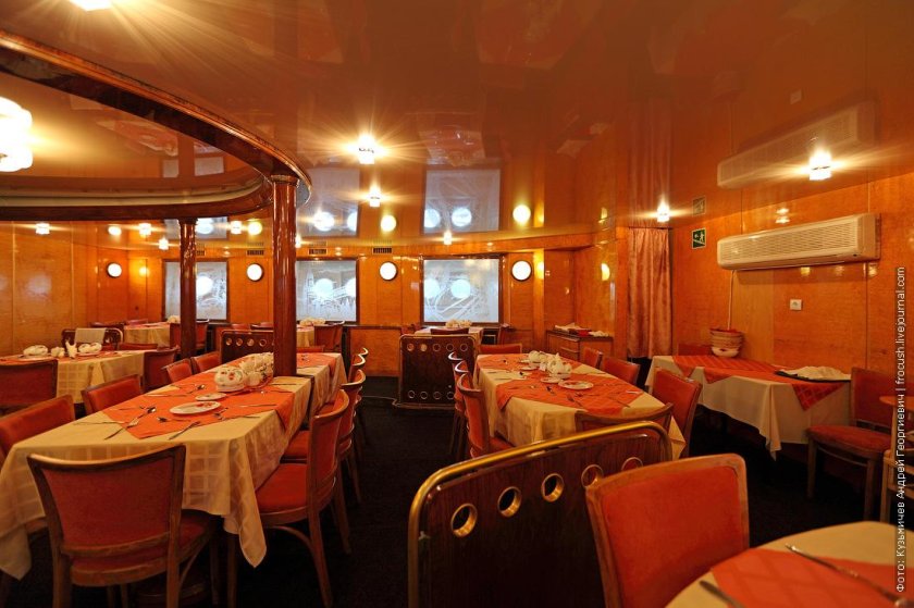 Теплоход Михаил Танич