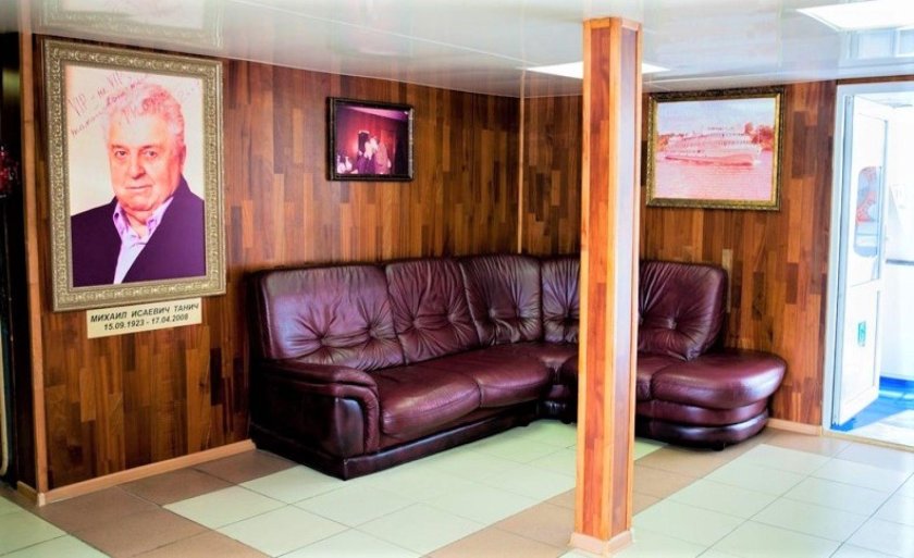 Теплоход Михаил Танич