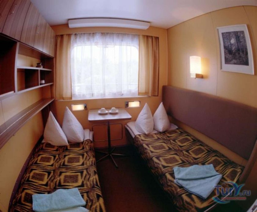 Теплоход Михаил Шолохов