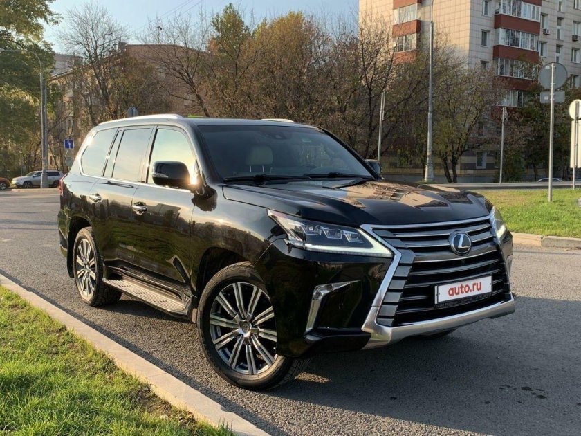 Лексус 570 и цветок