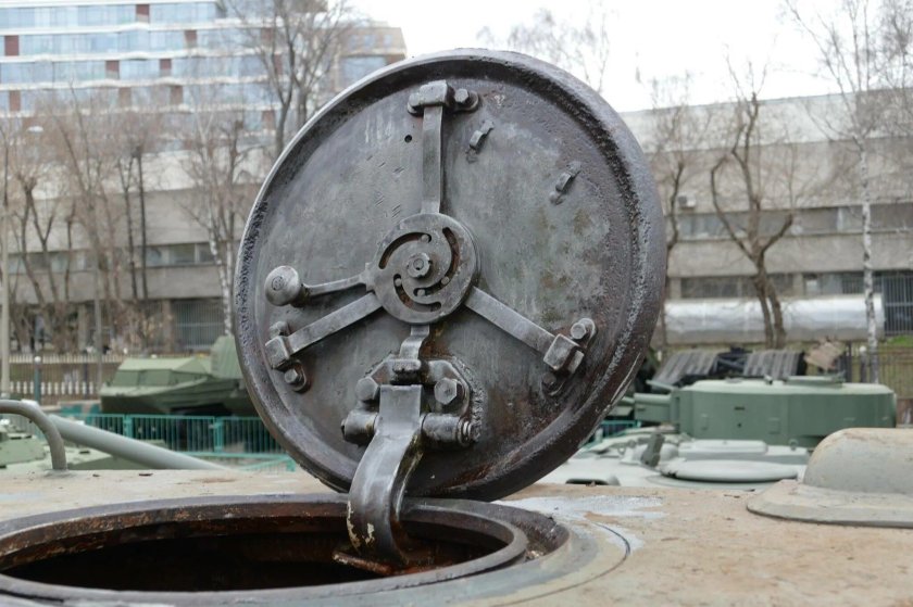 Башенный люк танка кв1